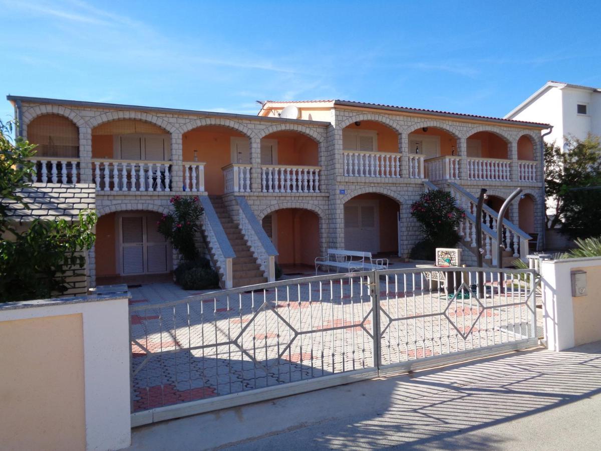 Apartman Kristo Vir Buitenkant foto
