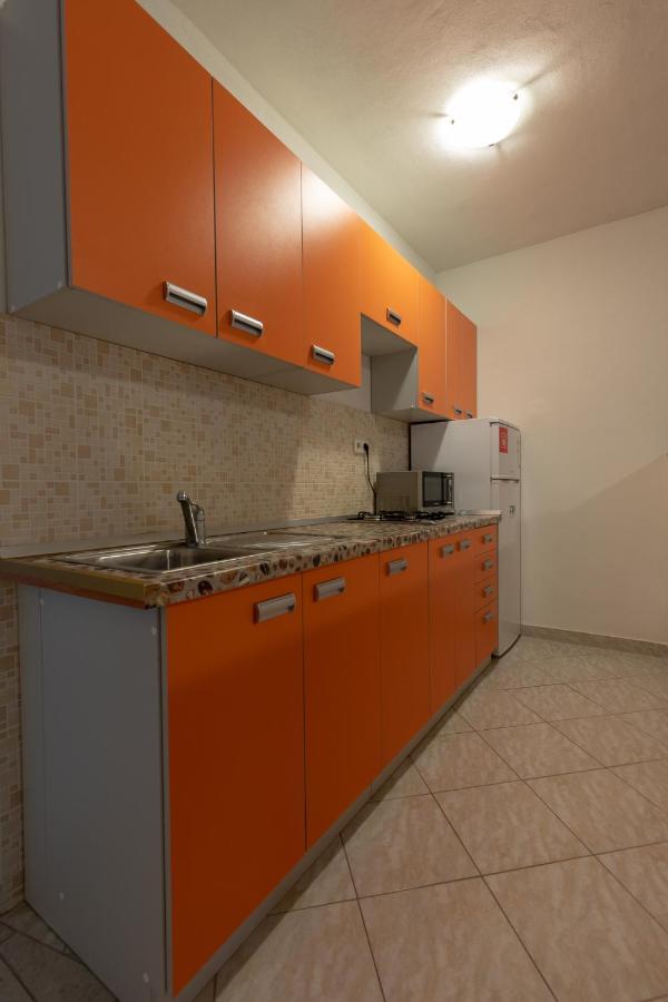 Apartman Kristo Vir Buitenkant foto