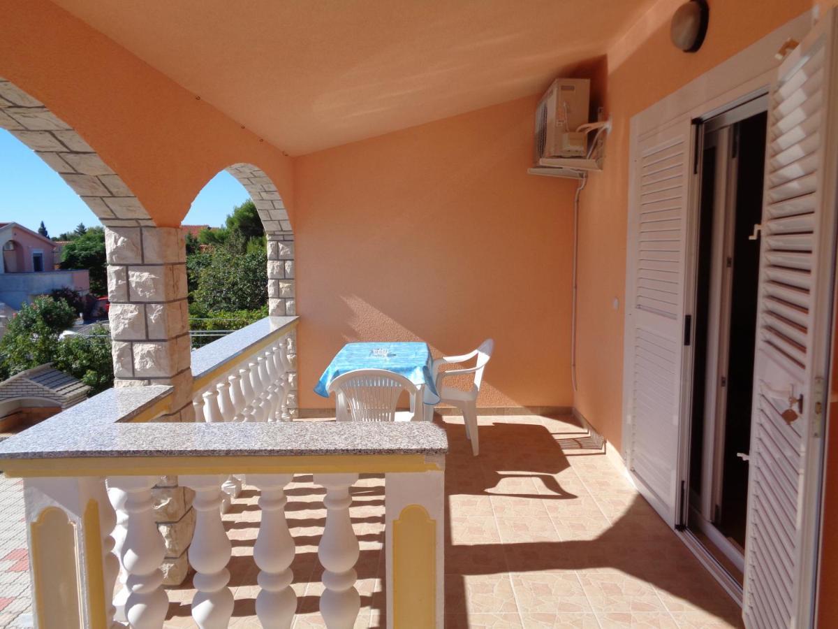 Apartman Kristo Vir Buitenkant foto