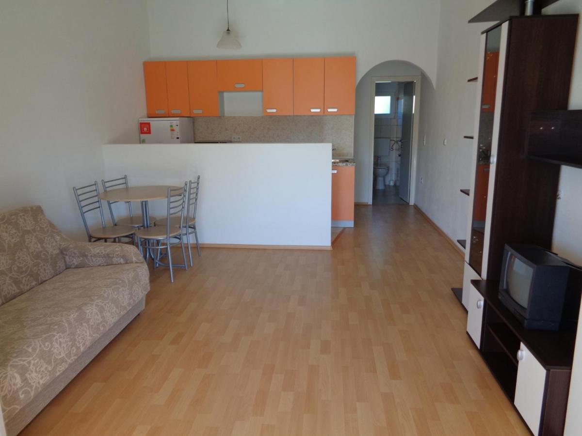 Apartman Kristo Vir Buitenkant foto