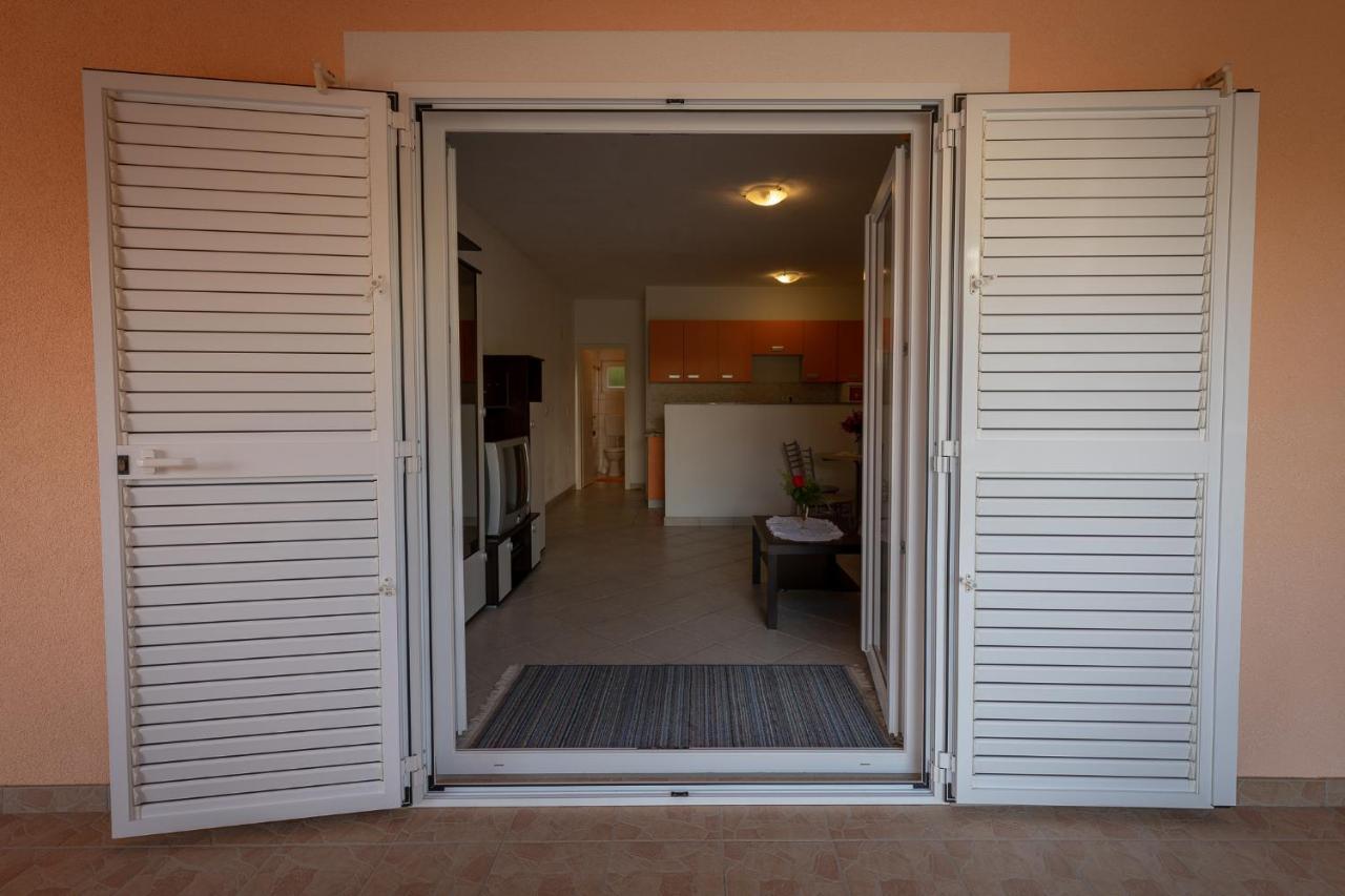 Apartman Kristo Vir Buitenkant foto
