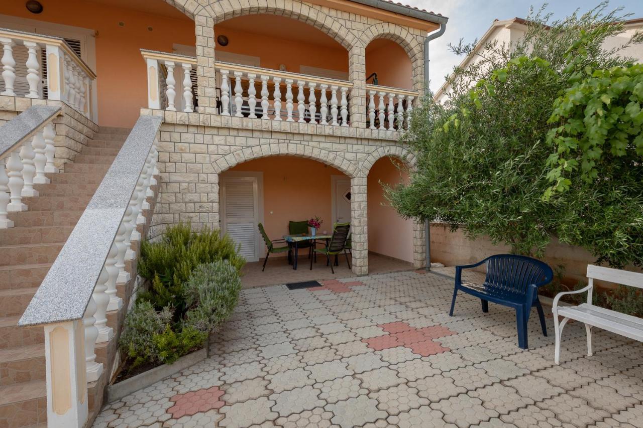 Apartman Kristo Vir Buitenkant foto