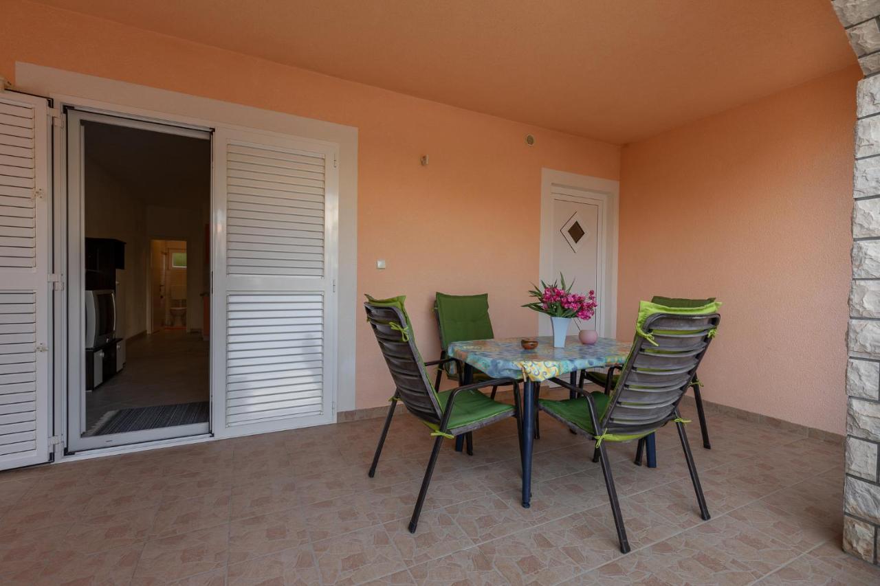 Apartman Kristo Vir Buitenkant foto