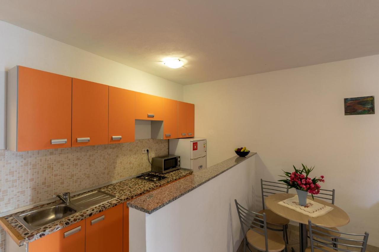 Apartman Kristo Vir Buitenkant foto