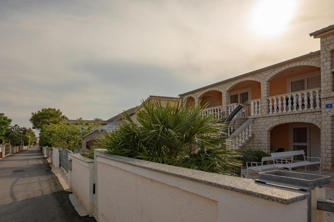 Apartman Kristo Vir Buitenkant foto